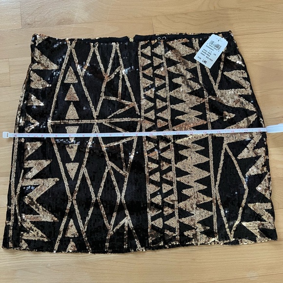 WINDSOR | Taylor Swift Concert Sequin Glitter Mini Skirt - Picture 4 of 5